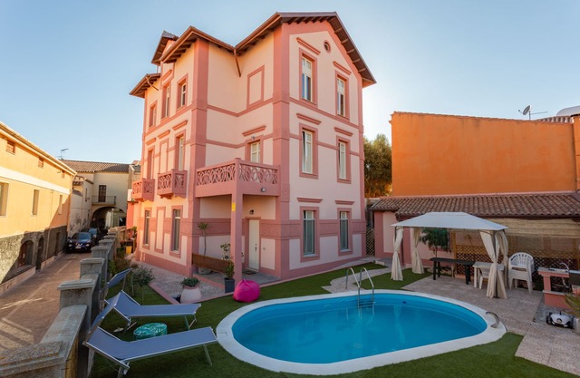 app 6 personen in zentrum jacuzzi and pool
