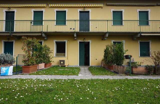 "CASINA" Apartment und Garten, kostenloses WI-FI, automatisches Tor, überdachte Garage.