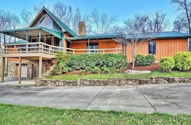✶Appalachian Mt Cabin, Mt Views, 3BR 3BA, Fiber Wifi, Family, Hiking, Waterfalls