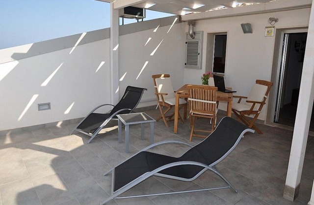 Apartment Odisseo C: Ein angenehmes Apartment, nur wenige Schritte vom Sandstrand entfernt.