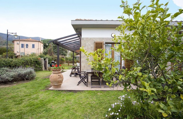 Three-room Shark 4/6 Beds in the city center of Marciana Marina
