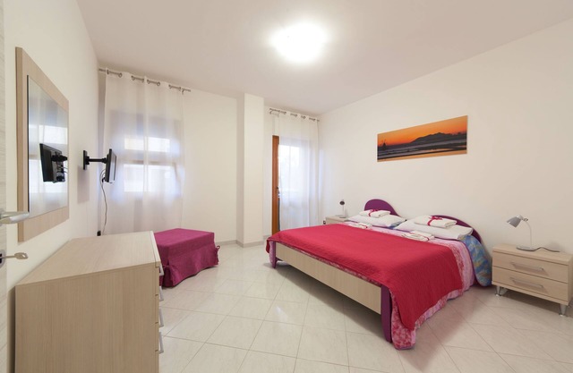 AppartamentitrapaniDueC Red Apartment X3