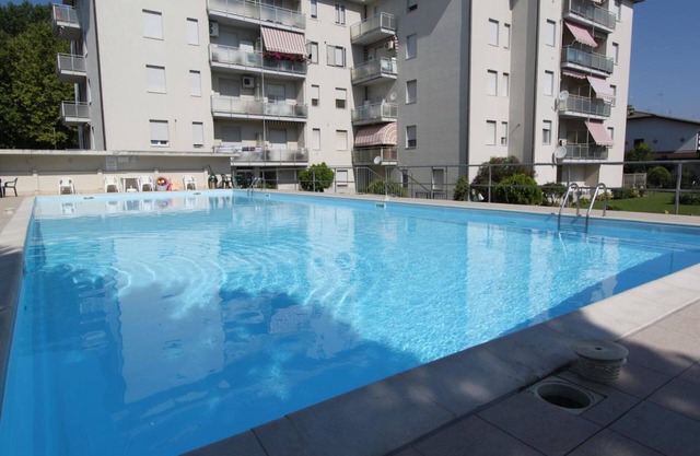 Wonderful air-conditioned penthouse with panoramic sea view with livable terrace and solarium near t