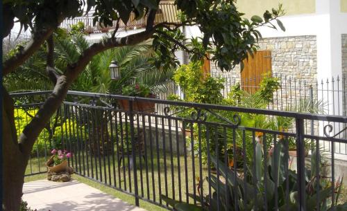 Appartamento con stanza singola e giardino