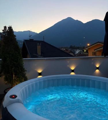 Appartamento con Terrazza e Jacuzzi Privata