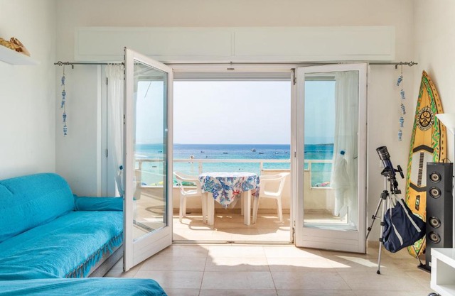 Appartamento fronte mare - Waterfront apartment
