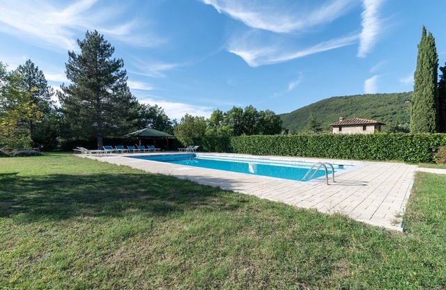 Appartamento Falco Piccolo mit Bergblick, Pool, Garten und WLAN
