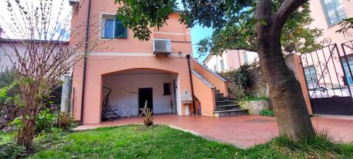 Appartamento Luigia Finalborgo bike room tour ebike trekking
