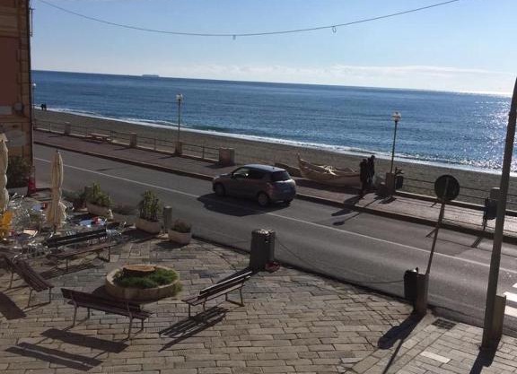 Appartamento piazza Buccelli a 10 mt dal mare