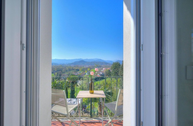 Appartamento Vista Angera, Taino, Italy