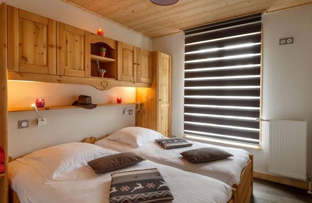 TAV25-Apartment-Eigenes Badezimmer-Strassenblick
