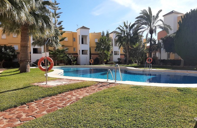 Appartement Avec Piscine Residence Naturiste WI FI, Beau Jardin