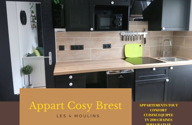 Apartment-COSY BREST 8-Nasszelle-Blick auf den Hof