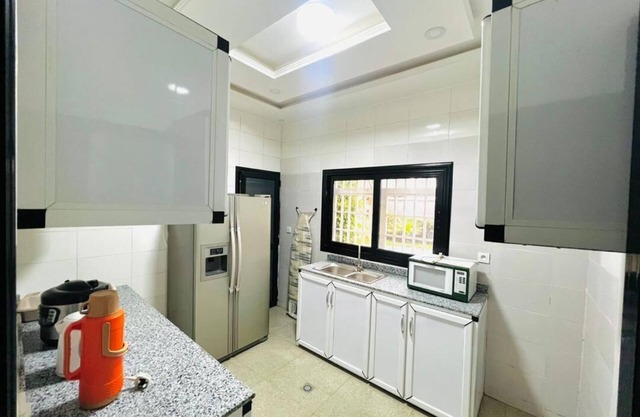 Appartement de 2 Chambres Salon Salle à Manger Cuisine Équipée, Piscine Parking