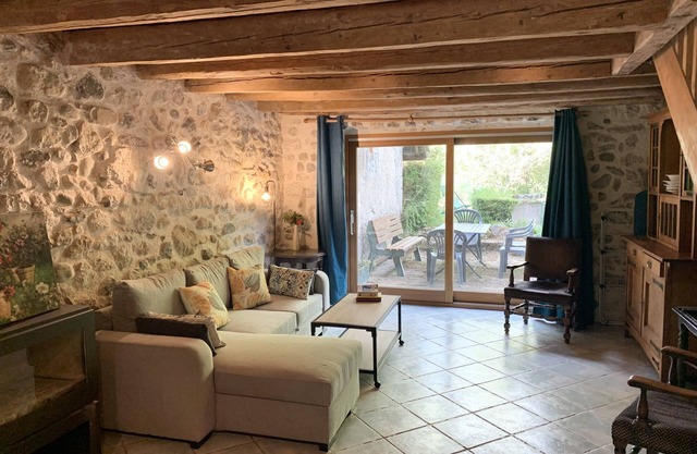 Charmantes Haus in einem alten Bauernhaus mit Garten in Seynod - Welkeys