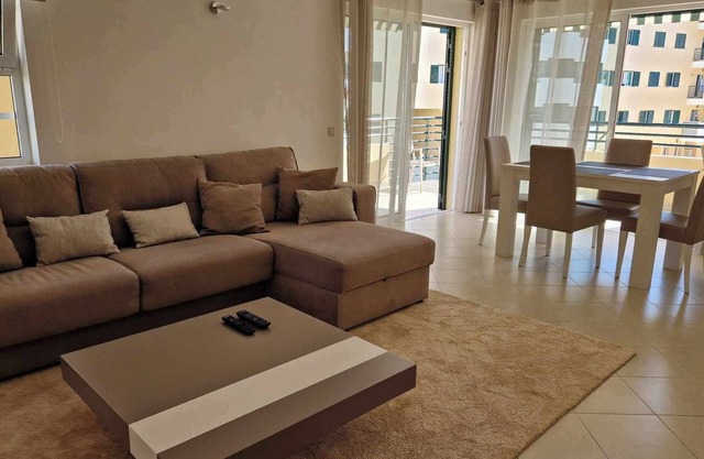 Appartement Entièrement Rénové, 400 Mètres de la Plage Armacao De Pera