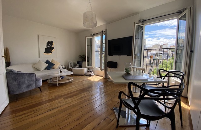 Appartement Lumineux/ Parc Monceau/champs Elysées/sacré Coeur