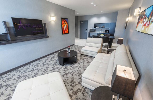 Applause Hotel by CLIQUE
