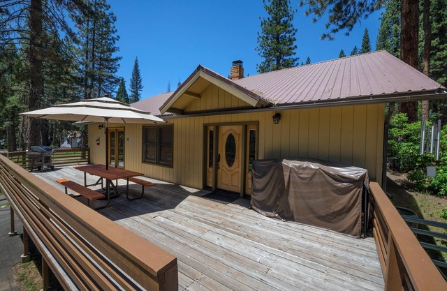 Das Apple Tree Bear House befindet sich 6 km im Yosemite-Nationalpark in der schönen und ...
