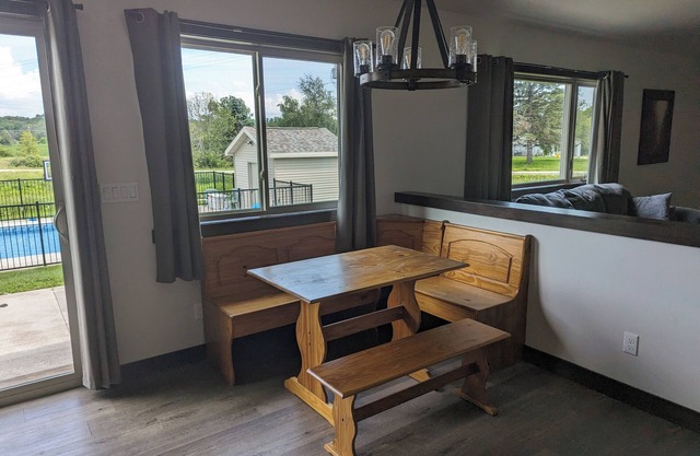Appleton Country home with AC and Wifi