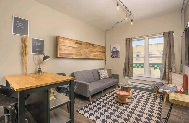 202 - Downtown 1 Bedroom Apartment