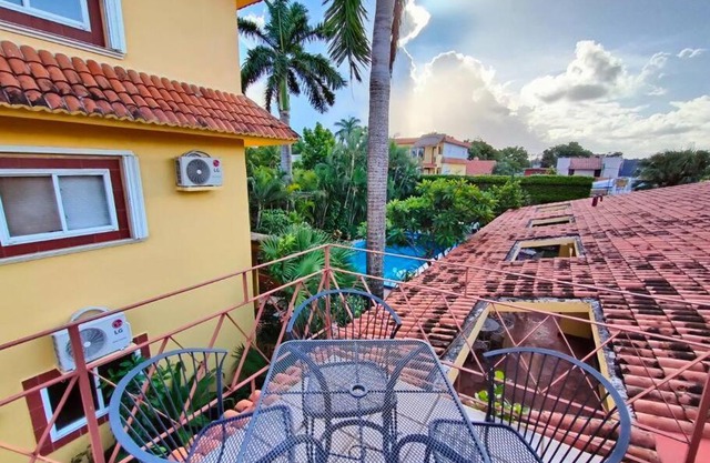 Appt for 2, with balcony and view to the pool