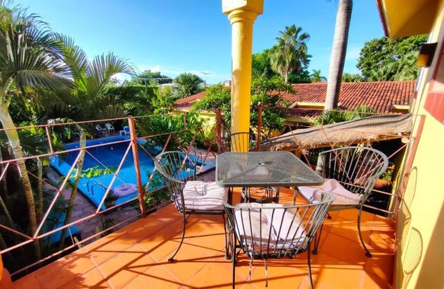 Appt for 2 with balcony and view to sunset and pool