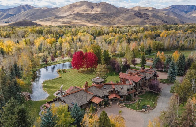 New Listing! -Après Lodge Ultimate Gathering Place for Family & Friends