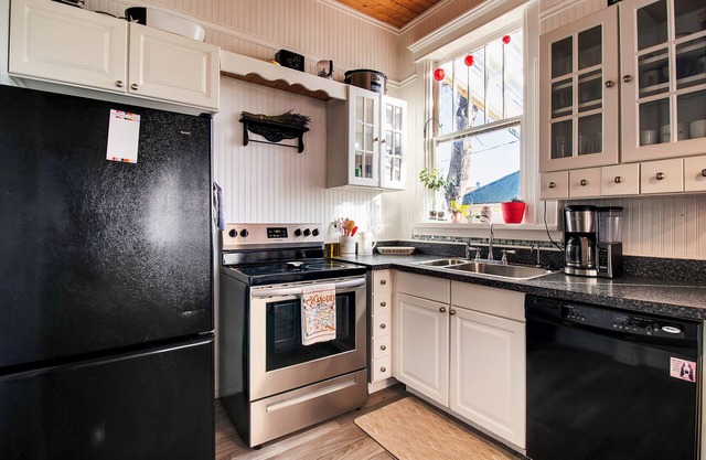 Dog Friendly Bungalow in Wine Country