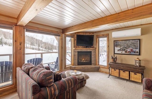 *New* Apres Chalet - Ski, Bike or Hike in & out