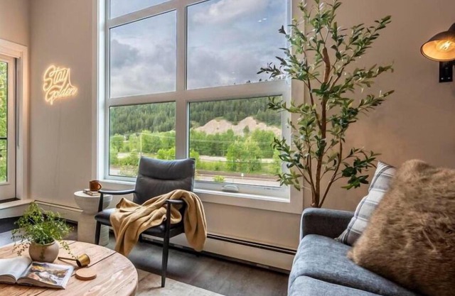 Apres Ski | DT | MtnView | TopFloor | AC | Sleep 6