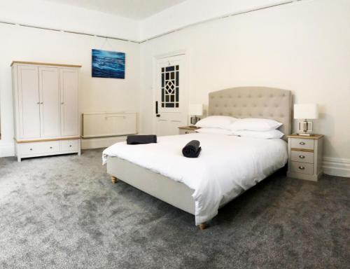 April Lodge Summer Breeze -3Bed-Sleeps 6-Parking-Walk to the beach-Spacious-Families-Groups-Professionals-Contractors Welcome