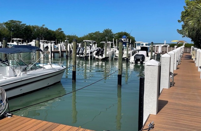 APRIL SPECIAL RARE AVAIL Landings of Largo 2/2 covered parking access +boat ramp