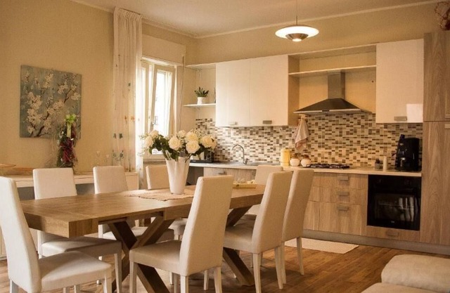 Aprile-Charming Bed & Breakfast located on the main street (400 m from the sea) x2