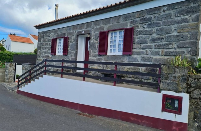 Aproveite Para Disfrutar Todo o Conforto e Sossego Numa Casa Típica dos Açores