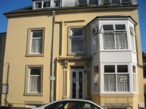 Apsley 1 Flat Sleeps 4 with Near Beach