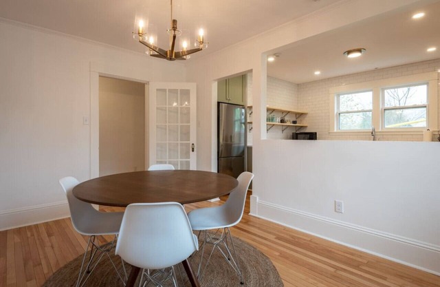Apt 3 - Bright 2Bedroom Suite