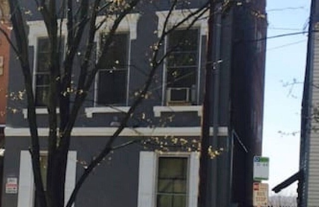 Apt #4 · Clean and Historical one bedroom apt in OTR/UC
