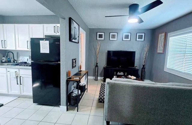 Apt#5 Quiet comfortable place near chemical plants