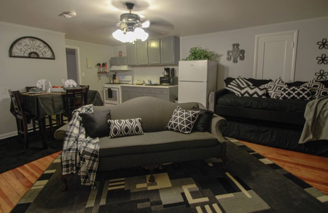 Apt B Serenity in Sapulpa - 15 minutes to downtown Tulsa