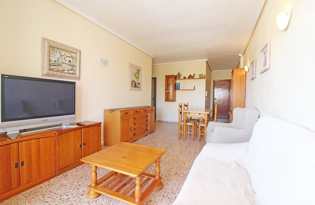 Global Properties: Apartment with terrace and views of the beach