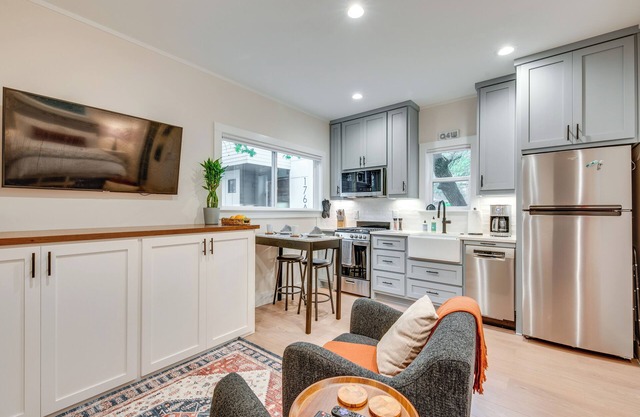 Apt By Atlanta BeltLine: 2 Mi to State Farm Arena!