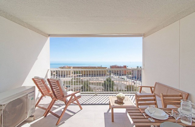 Global Properties: Modern apartment with terrace and sea views