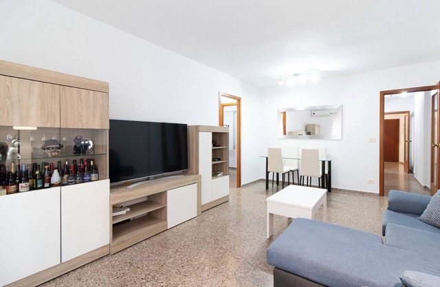 Global Properties: Practical apartment for 6 people in Puerto Sagunto