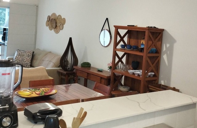 Apt Condominium in Enseada, Air cond, swimming pool, 100 m from the sea