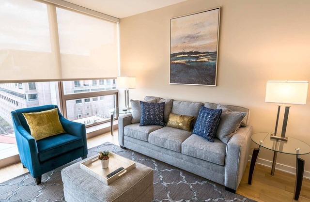 Apt Downtown with Gym and Pool