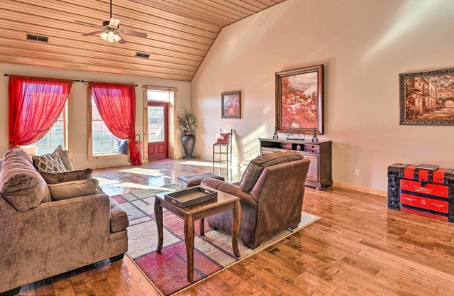 Apt in Dtwn Celina: 4 Mi to Dale Hollow Lake!