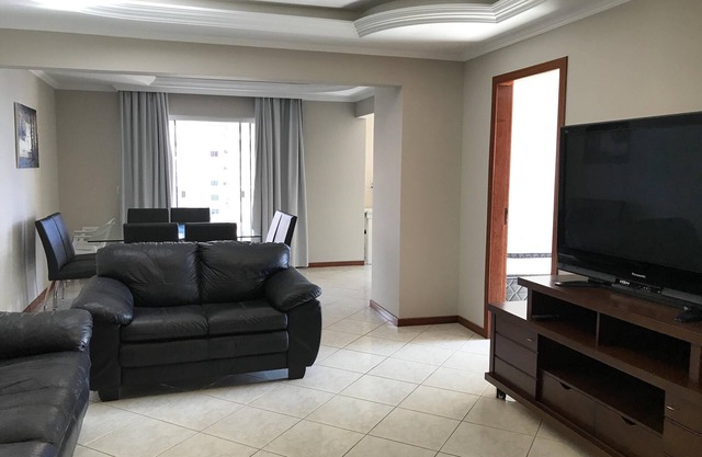 Apt im Zentrum von Meia Praia mit 4 Schlafzimmern mit Luft - nahe am Meer und zwei Stellen