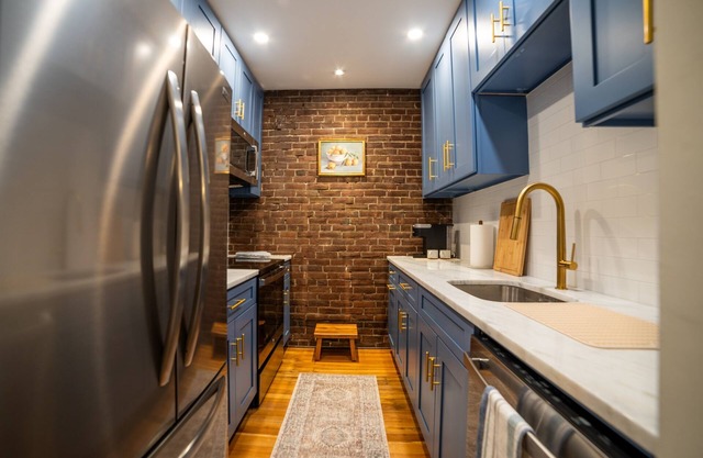 Apt in the heart of Main Street