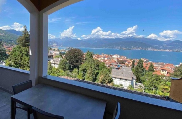 Klimatisierte Fewo in Stresa, herrliche Aussicht auf Lago, Balkon, Garage,Garten